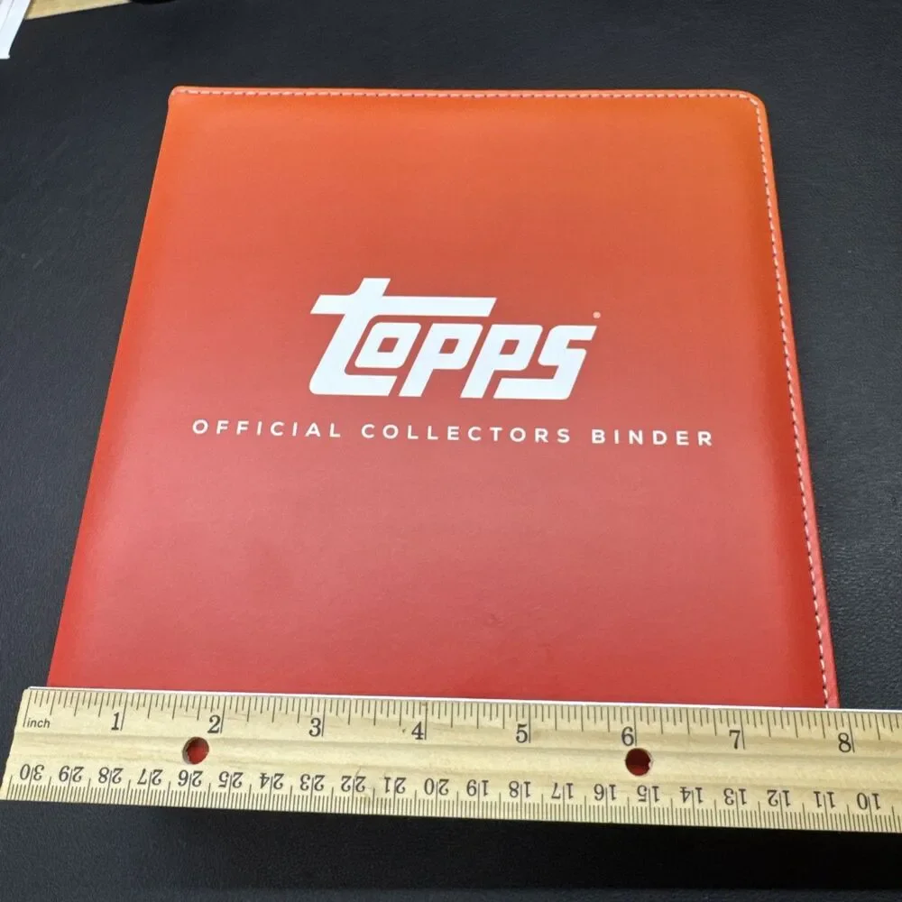 NEW 2026 Topps Collectors Binder with 10 4-Pocket Pages. Holds 80 Cards. - Picture 4 of 5